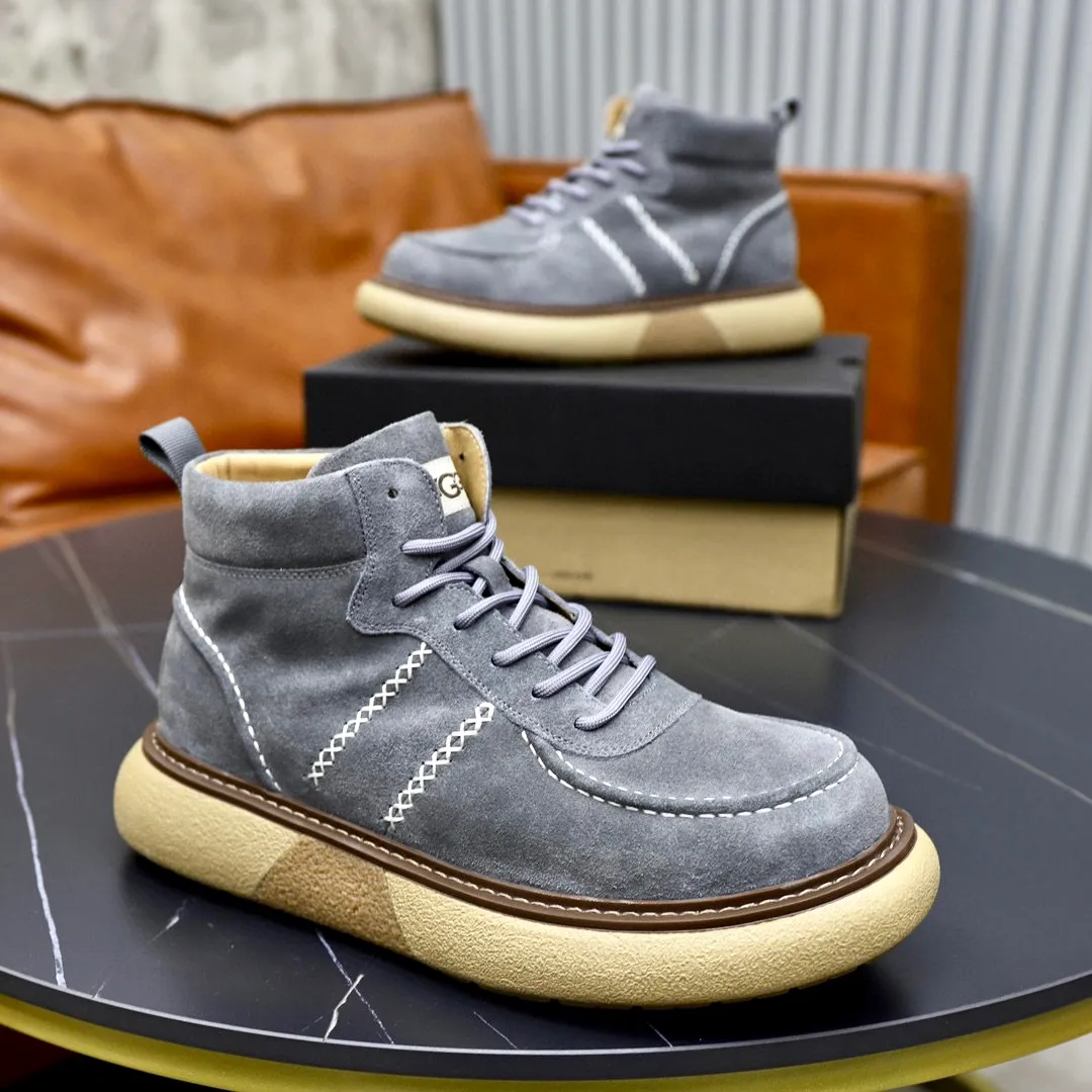 Ex-factory price: 640💰Thick wool imported from Australia Brand: UGG genuine purchasing agent Size: 38-44 Grade: Official website 1:1 Material: First layer of genuine leather waterproof and antifreeze upper Real wool lining Original non-slip soft wear-resistant outsole Style category: Men's casual shoes Trendy style Comfortable on the feet Color: Official website color synchronization